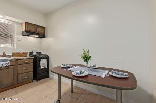 1412 Fresno St, Tucson, AZ 85745-2705
