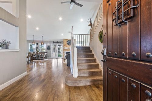 424 Stanford St, Vacaville CA  95687-4653 exterior