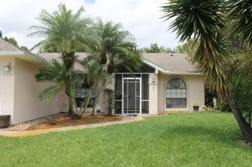 529 Fallon Dr, Fort Pierce, FL 34983-2636