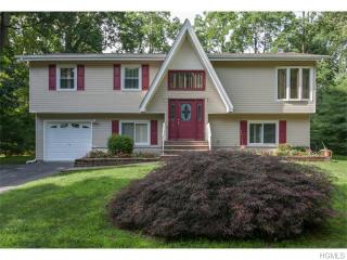 32 Waltham Ave, Congers, NY 10920-1535