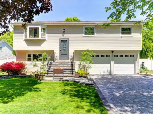 203 6th Ave, Holtsville NY  11742-2341 exterior