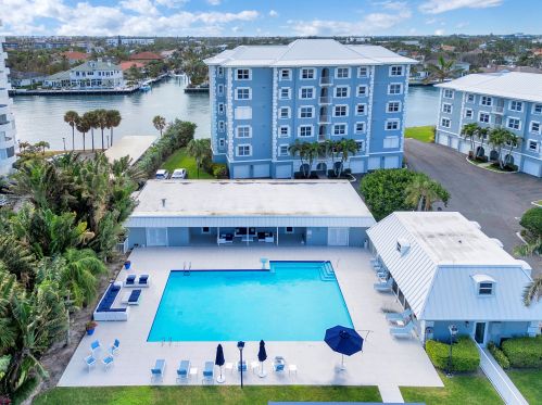 2150 Ocean Blvd, Delray Beach FL  33483-6450 exterior