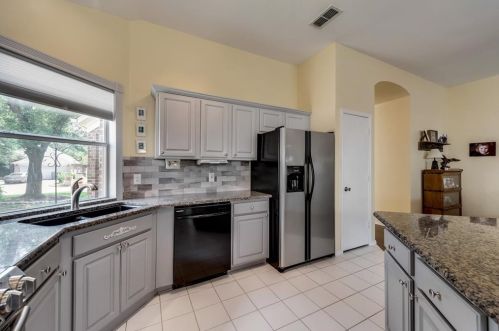 1704 Kingston Ln, Lewisville TX  75028-7307 exterior