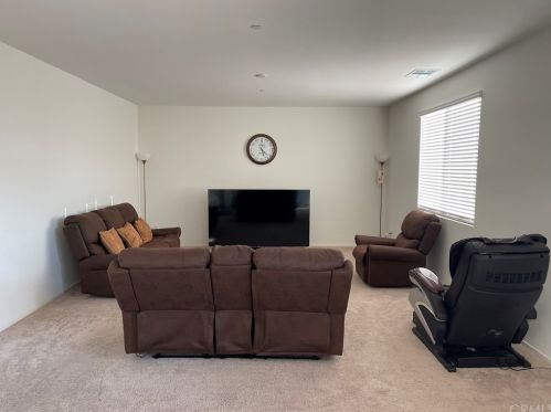 15136 Onyx Rd, Victorville, CA 92394-9555