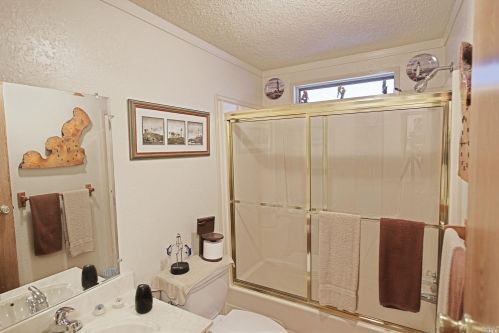 8028 Cliffrose St, Windsor CA  95492-9539 exterior