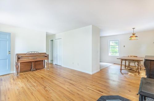 81 Wickham Dr, Warwick NY  10990-2126 exterior