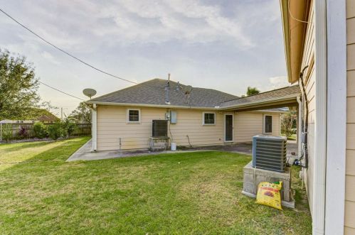 1310 Byu Shr Dr, Galveston TX 77551-4300 exterior