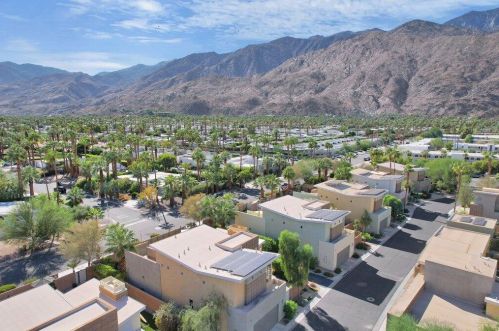 915 Oceo Cir, Palm Springs CA  92264-0330 exterior