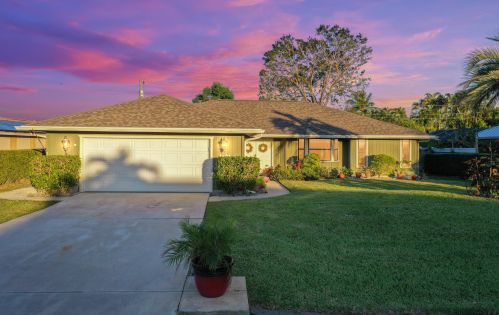 1821 Camden St, Fort Pierce, FL 34952-6710