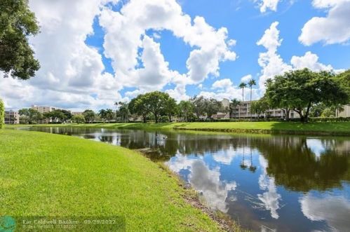 7320 Amberly Ln, Delray Beach FL  33446-2949 exterior