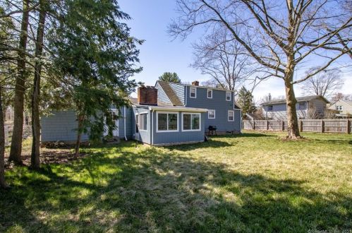 20 Taylor St, Windsor CT  06095-2434 exterior