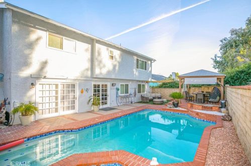 27067 Alabastro Dr, Santa Clarita CA  91354-2215 exterior