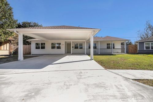 1128 Grace St, Deer Park, TX 77536-2833