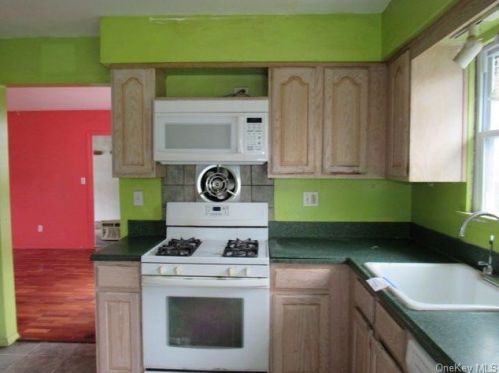 15 Capital Dr, Washingtonville NY  10992-1338 exterior