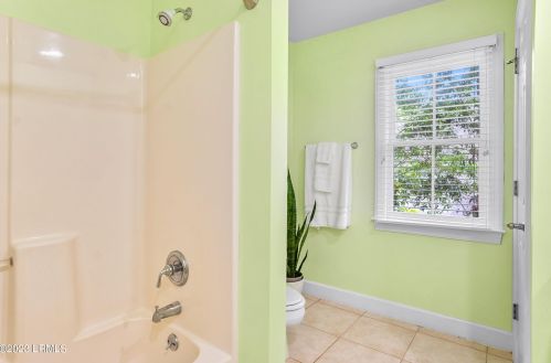 121 Bartram Dr, Beaufort SC  29902-5700 exterior