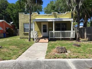 814 14th Ave, Largo, FL 33770-1009