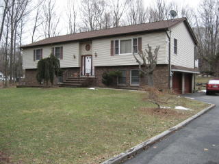 137 Stonetown Rd, Skyline Lakes, NJ 07456-1100