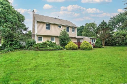 162 10th Ave, Holtsville NY  11742-2357 exterior