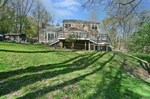28 Kings Point Ln, Washingtonville NY  10992-2026 exterior