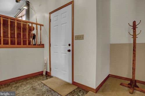 5805 Hillsborough Ct, Harrisburg PA  17111-4736 exterior