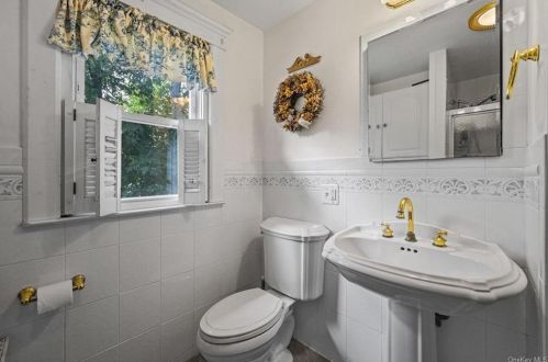 37 Prospect Ave, Middletown NY  10940-4119 exterior