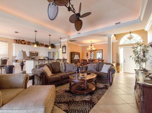 10823 Fulmar Ct, Naples, FL 34119-8978
