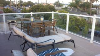 820 Opal St, San Diego CA  92109-1728 exterior