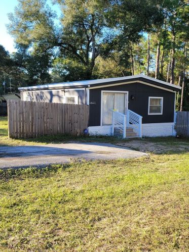18411 58th St, Ocklawaha, FL 32179-7348