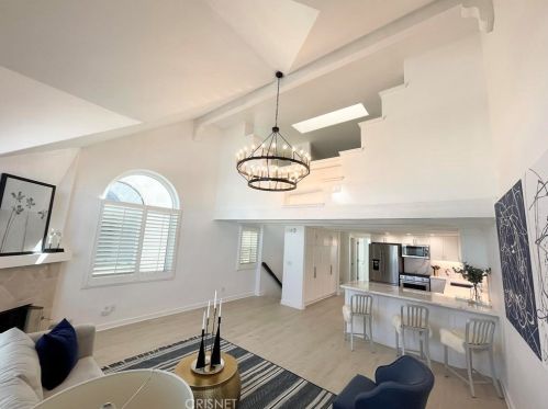 320 Rossmore Dr, Oxnard CA  93035-4465 exterior