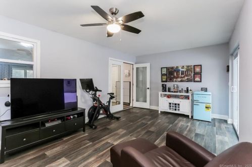 54 Woodbridge Rd, Glastonbury CT  06033-2925 exterior