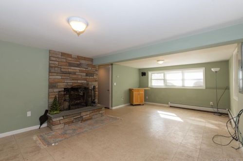 10 Phillips Rd, Norwich CT  06351-7009 exterior