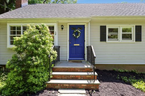 36 Dogwood Rd, Greystone Park, NJ 07950-1919