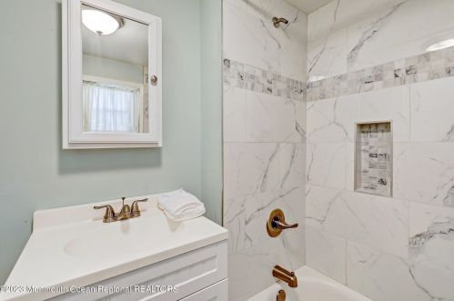 127 Cedar Ave, Middletown NJ  07748-5503 exterior