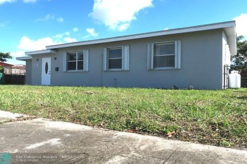 3015 103rd Ct, Miami, FL 33165-2838