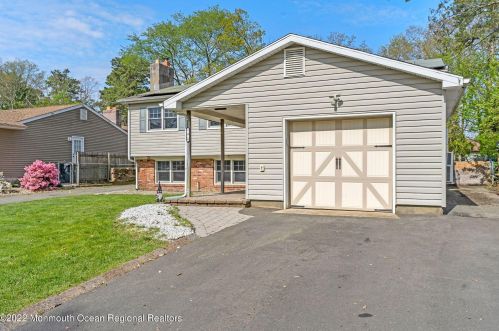 292 Birch Bark Dr, Bricktown, NJ 08723-5902