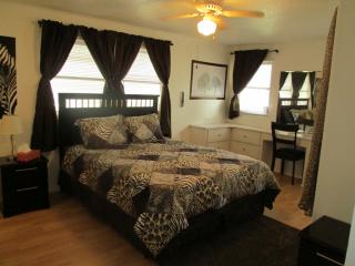 1201 Live Oak Pkwy, Tarpon Springs FL  34689-5207 exterior