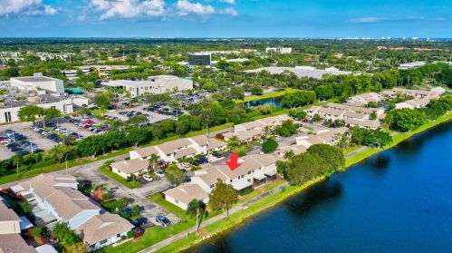 5274 Jog Ln, Delray Beach FL  33484-6621 exterior