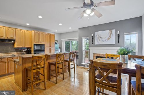 6724 Emmanuel Ct, Gainesville VA  20155-1492 exterior