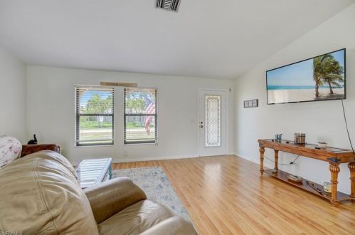 230 43rd Ter, Cape Coral FL  33904-8425 exterior