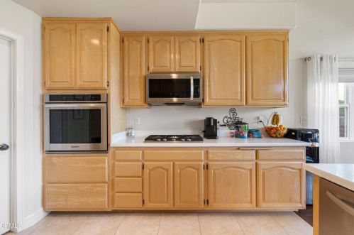 815 Vista Grande Dr, Santa Paula CA  93060-1335 exterior