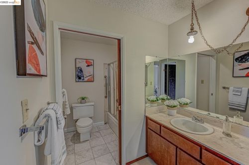 25739 Spring Dr, Hayward CA 94542-1927 exterior