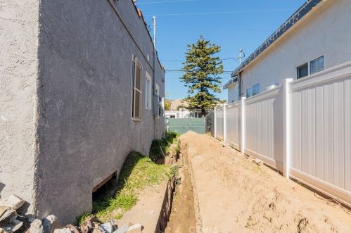 4366 116th St, Hawthorne CA  90250-2327 exterior