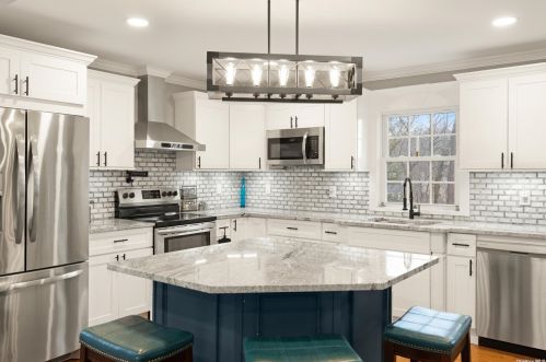 26 Patchogue Rd, Scotts Beach NY  11789-1422 exterior