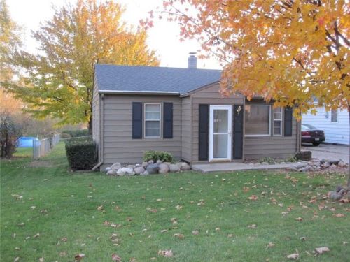 704 Lewis Ave, Norwalk IA  50211-1628 exterior