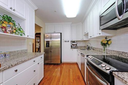 1408 Pondcrest Ln, White Plains NY  10607-1357 exterior