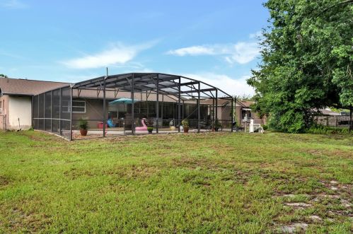 104 1st St, De Bary, FL 32713-3314