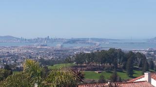 5070 Cochrane Ave, Oakland, CA 94618-2704