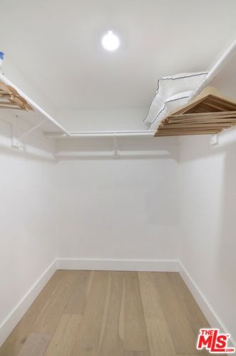 5143 Newcastle Ave, Van Nuys CA  91316-3512 exterior