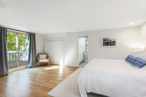 5 Skyes Neck Ct, East Quogue NY  11942-4436 exterior