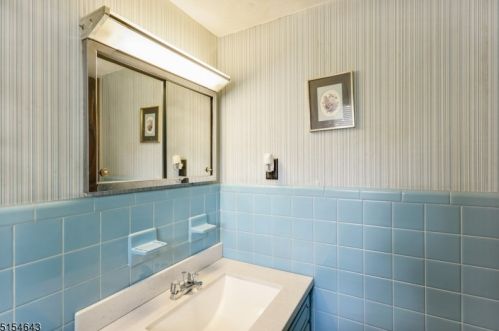 523 Hidden Holw, Scotch Plains NJ  07076-2027 exterior